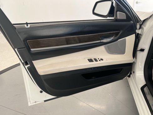 Used 2014 BMW 750Li xDrive image 24