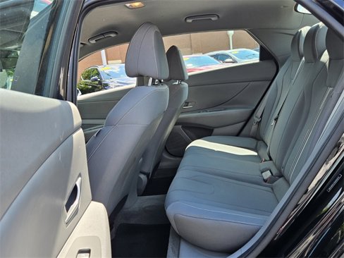 Used 2021 Hyundai Elantra SEL image 6