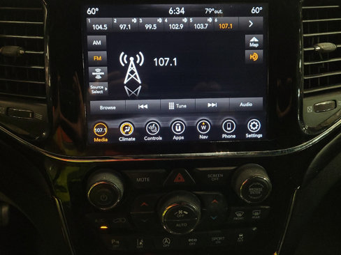 Used 2020 Jeep Grand Cherokee Laredo w/ Security & Convenience Group image 25
