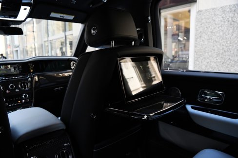 New 2025 Rolls-Royce Cullinan Black Badge image 11