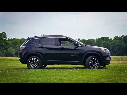 Certified 2022 Jeep Compass Limited image 3