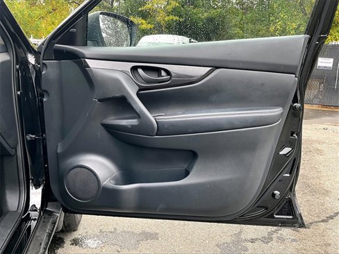 Used 2019 Nissan Rogue S image 19