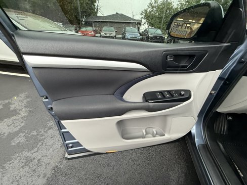 Used 2019 Toyota Highlander LE image 17