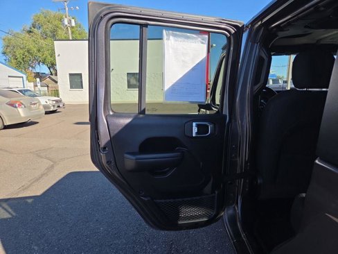 Used 2021 Jeep Gladiator Sport image 33