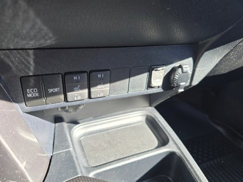Used 2017 Toyota RAV4 SE image 35