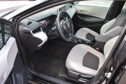 Used 2021 Toyota Corolla LE image 22
