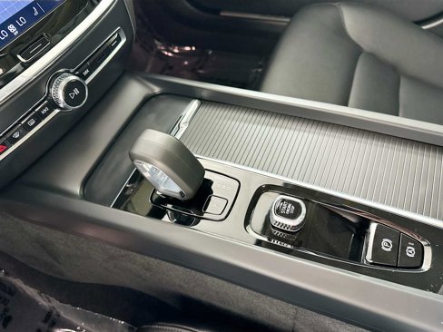 Certified 2025 Volvo S60 B5 Core image 16