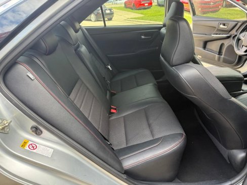 Used 2017 Toyota Camry SE image 13