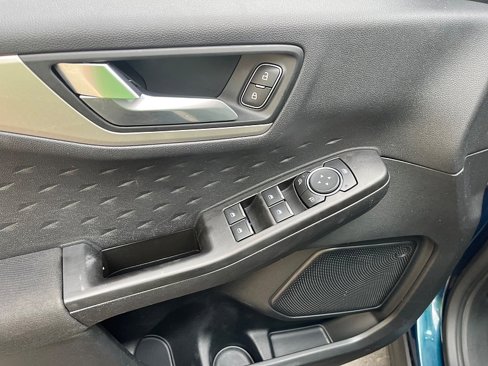 Used 2020 Ford Escape SE image 23