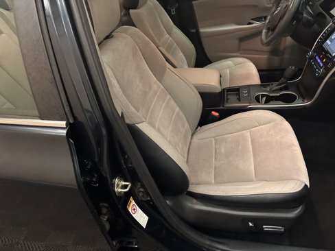 Used 2017 Toyota Camry XSE image 23