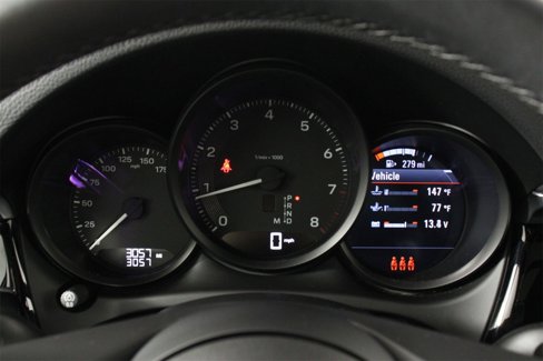 Certified 2025 Porsche Macan image 16