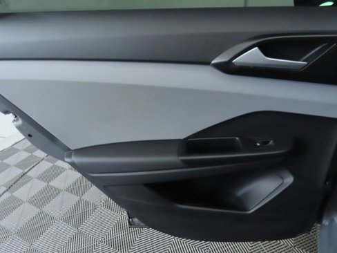 Certified 2022 Volkswagen Taos SE image 27