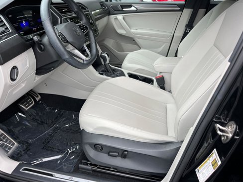 Used 2023 Volkswagen Tiguan SE R-Line image 10