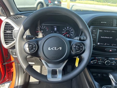 Used 2022 Kia Soul LX image 11
