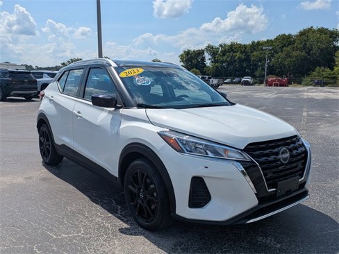 Used 2023 Nissan Kicks SV image 2