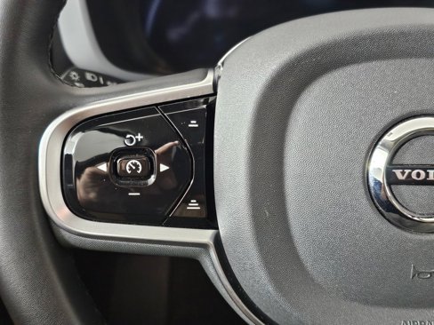 Used 2025 Volvo XC60 B5 Plus image 16