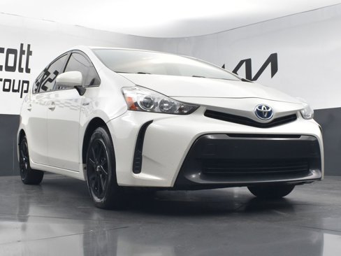 Used 2017 Toyota Prius V Two image 32