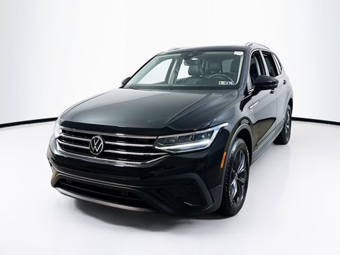 Used 2022 Volkswagen Tiguan SE w/ Panoramic Sunroof Package image 3