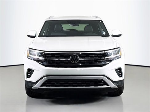 Used 2020 Volkswagen Atlas Cross Sport SE w/ Panoramic Sunroof Package image 2