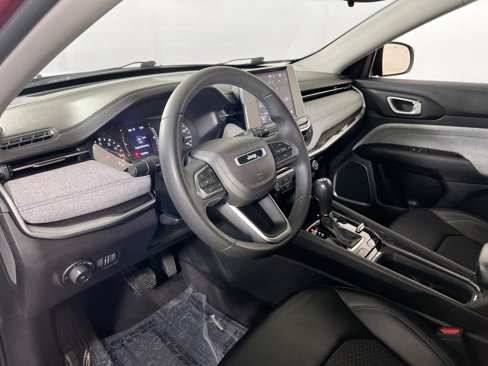 Used 2022 Jeep Compass Latitude image 9
