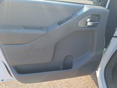 Used 2020 Nissan Frontier SV image 22