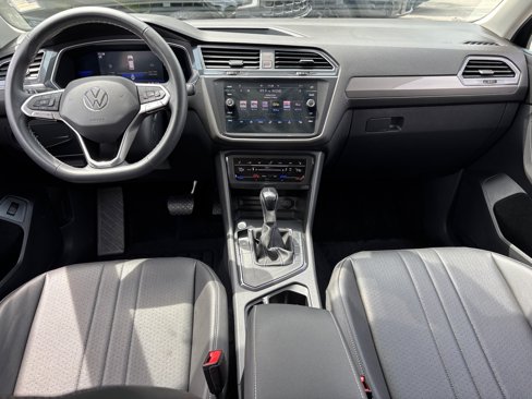 Used 2022 Volkswagen Tiguan SE image 15