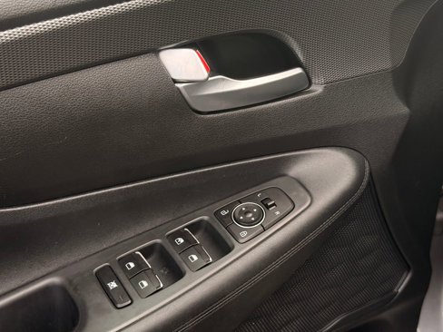 Used 2020 Hyundai Santa Fe SE image 23