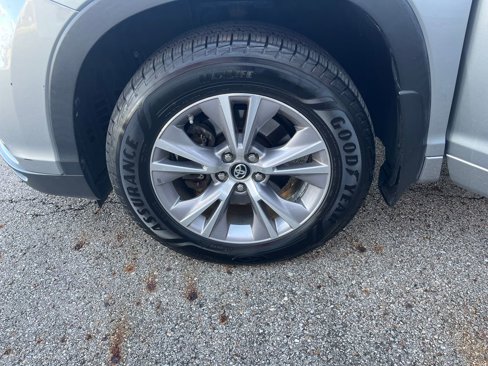 Used 2016 Toyota Highlander LE image 26