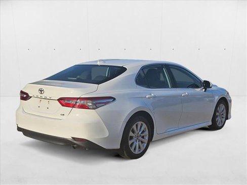 Used 2019 Toyota Camry LE image 5