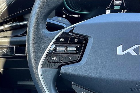 Used 2024 Kia Niro LX image 17