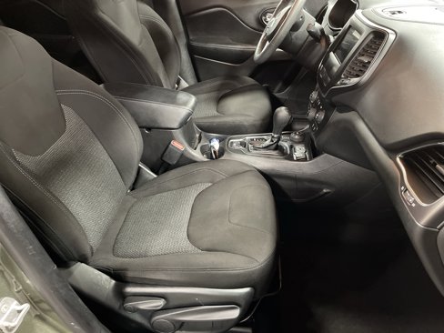 Used 2020 Jeep Cherokee Latitude image 12