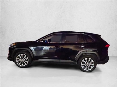 Used 2020 Toyota RAV4 XLE Premium image 8