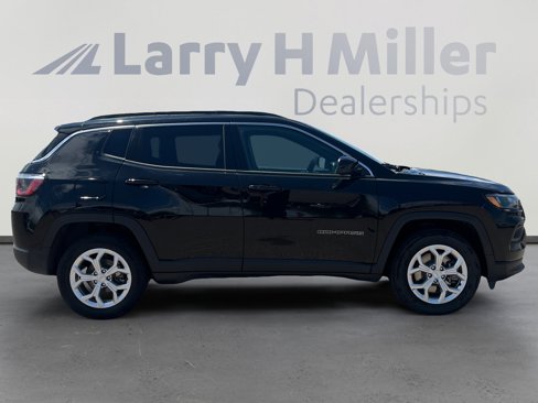 Used 2024 Jeep Compass Latitude image 6