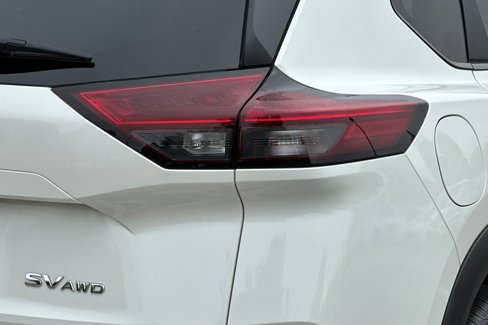 Used 2022 Nissan Rogue SV image 32