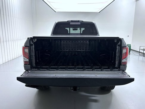 Used 2017 Nissan Titan SV image 21