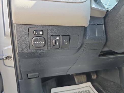 Used 2018 Toyota RAV4 LE image 18