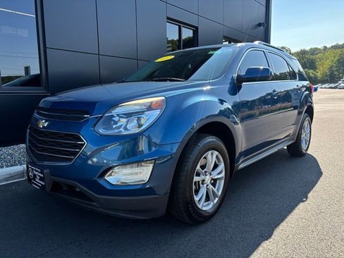 Used 2017 Chevrolet Equinox LT image 2