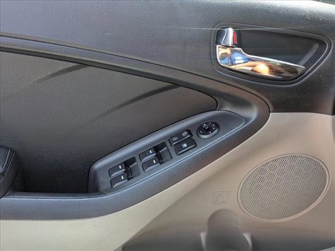 Used 2016 Kia Forte LX image 11