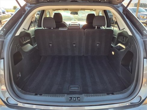 Used 2020 Ford Edge SE image 24