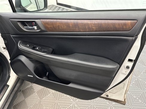 Used 2015 Subaru Outback 2.5i Limited image 16