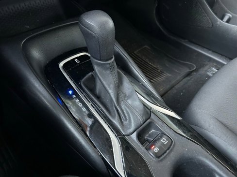 Used 2021 Toyota Corolla LE image 26
