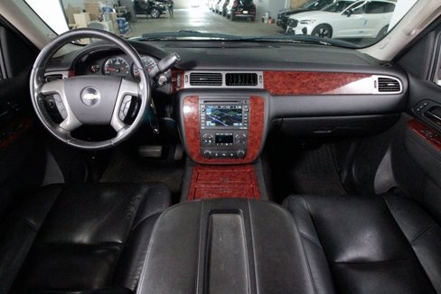 Used 2011 Chevrolet Suburban LTZ image 7
