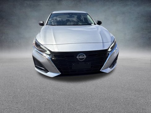 Used 2024 Nissan Altima 2.5 SV image 2