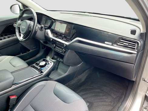 Used 2022 Kia Niro EX image 27