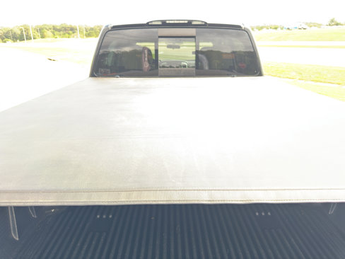 Used 2017 Nissan Titan SV image 14