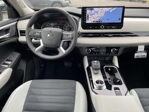 New 2025 Mitsubishi Outlander AWD image 9