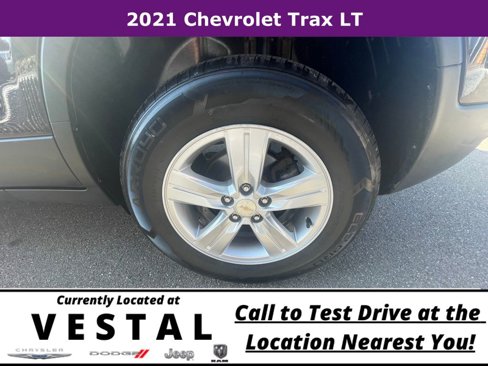 Used 2021 Chevrolet Trax LT w/ LT Convenience Package image 11