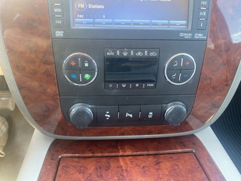 Used 2012 Chevrolet Avalanche LTZ image 23