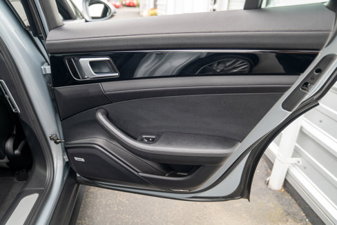 Used 2018 Porsche Panamera 4 image 35