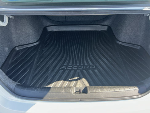 Used 2018 Honda Accord Touring image 17